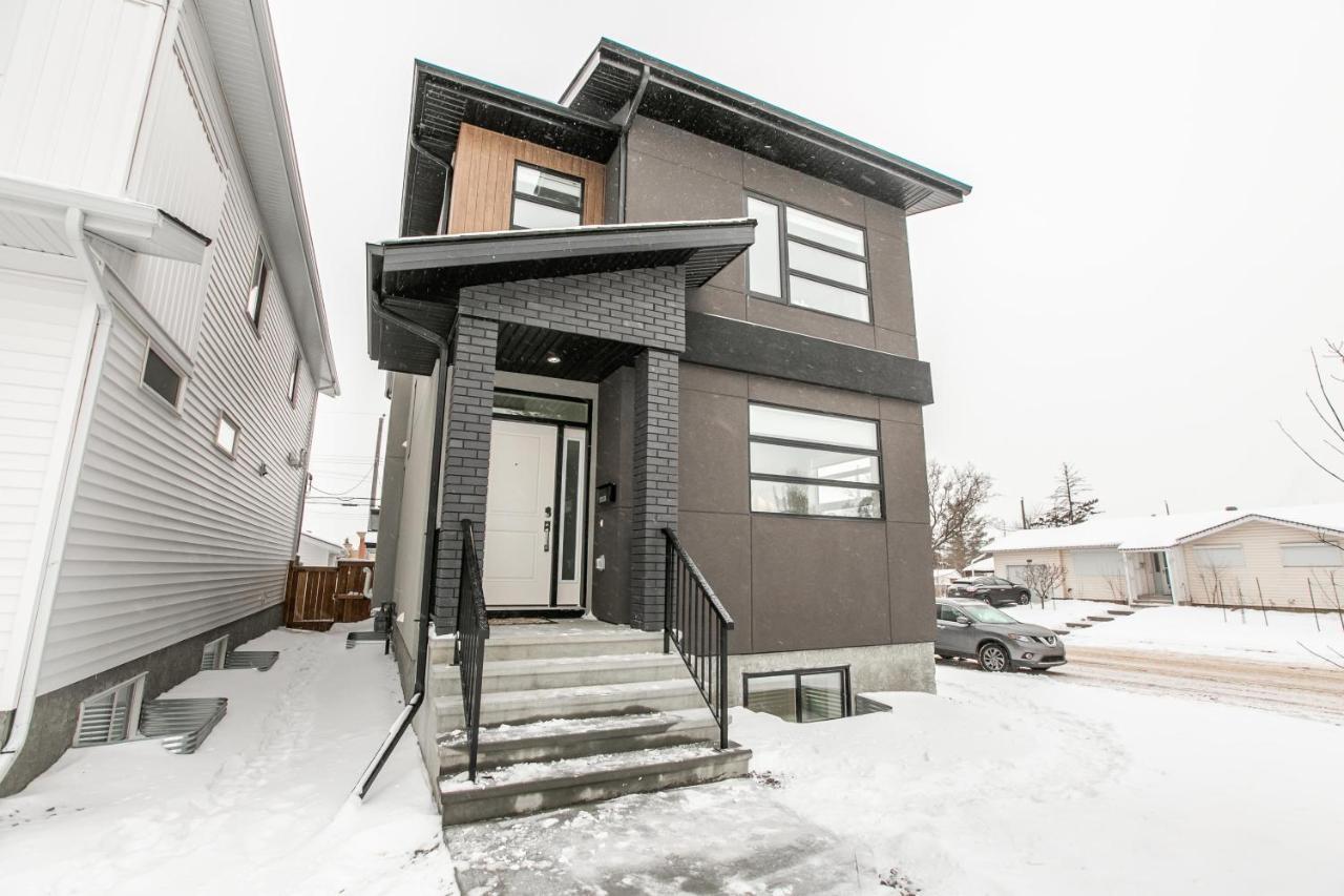 Bright Modern Home - King Bed - Free Parking - Fireplace - Fast Wi-Fi - Free Netflix Edmonton Exterior foto